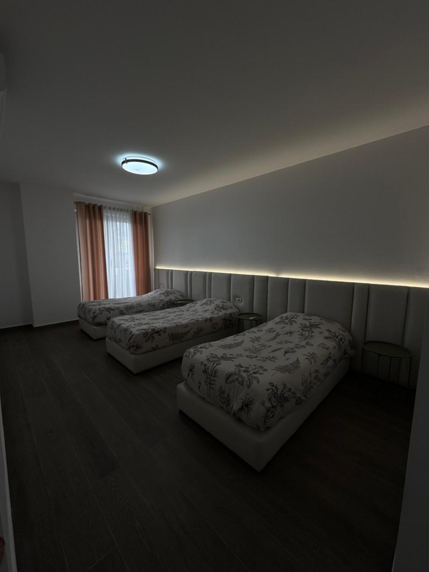 Free Parking Skanderbeg Square - Spacious Central Apartment Tirana Exterior photo